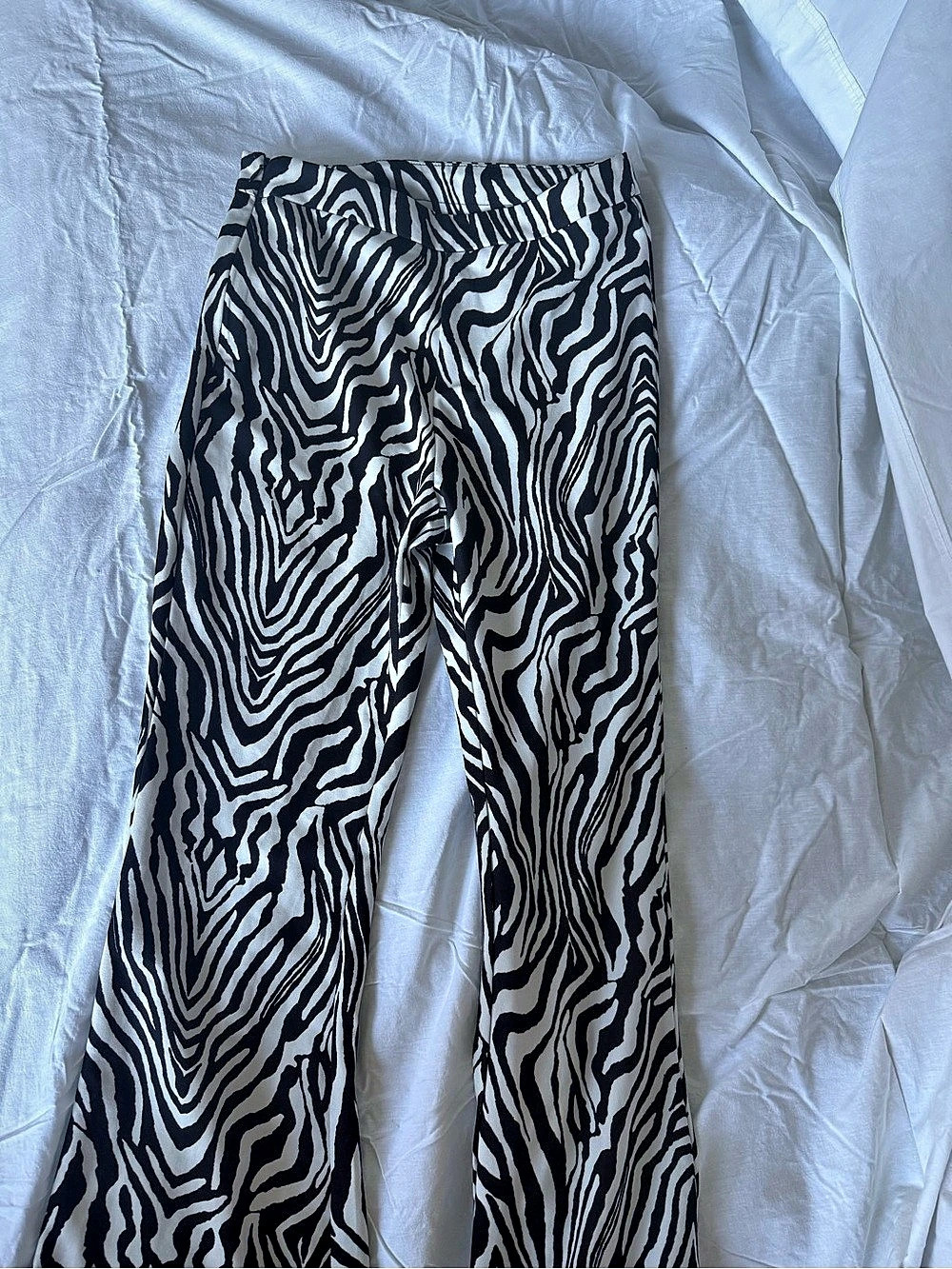 SHEIN EZwear Zebra Striped Print Flare Pants